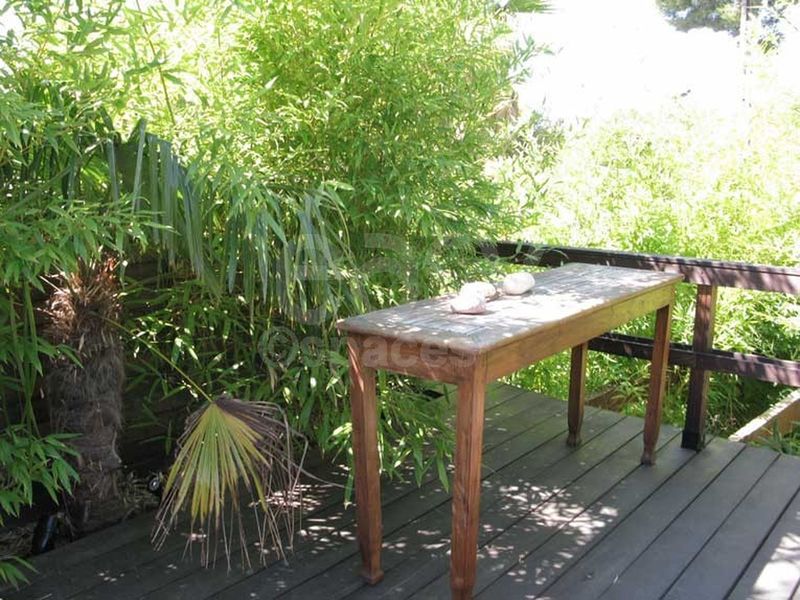 terrasse zen en bois maison d ' architecte avec piscine marseille