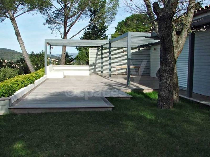 location maison en bois avec piscine pour production photo Saint-Tropez