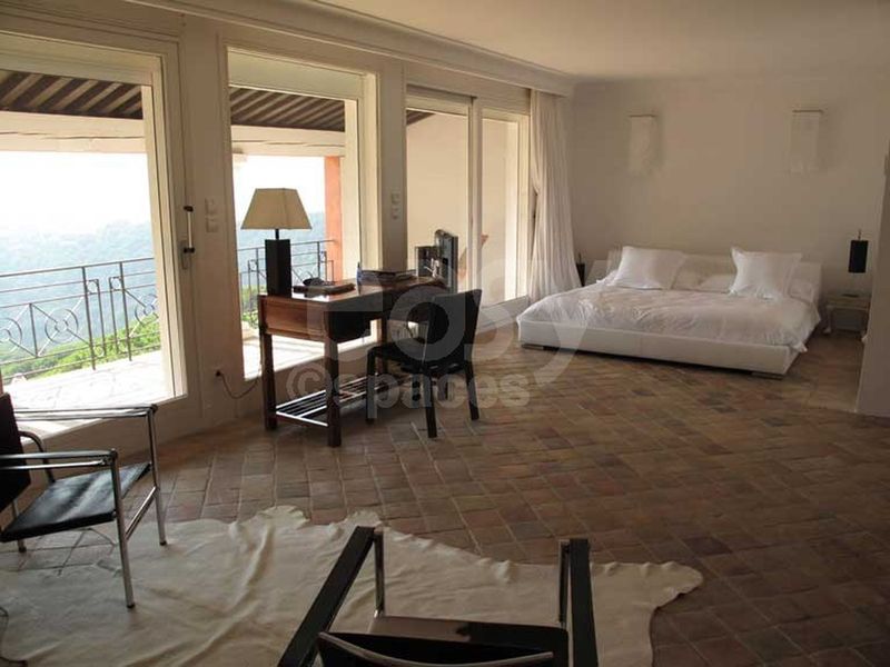 chambre parentale maison avec piscine vue mer saint tropez