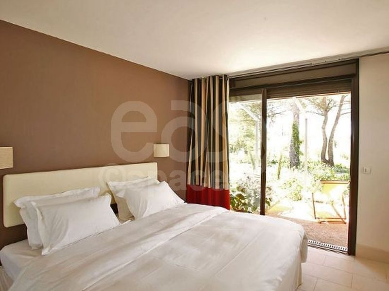 chambre de maison moderne en bois en location dans le lubéron