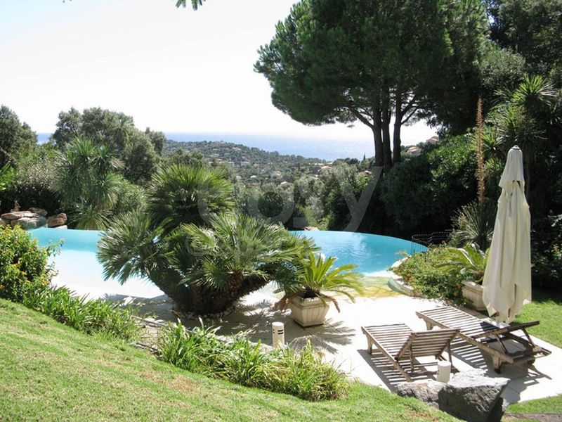 louer une maison d ' exception pour les tournages dans le var cavalaire