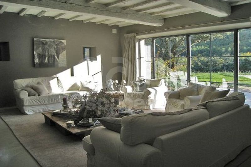 location de lieu dans le Sud de la France pour magazines de mode Luberon