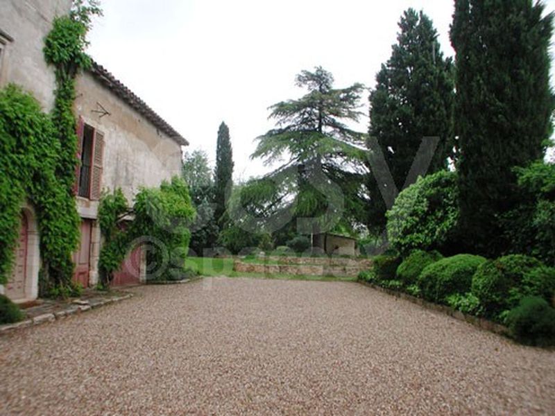 location de belle demeure avec jardin pour shooting photos Arles