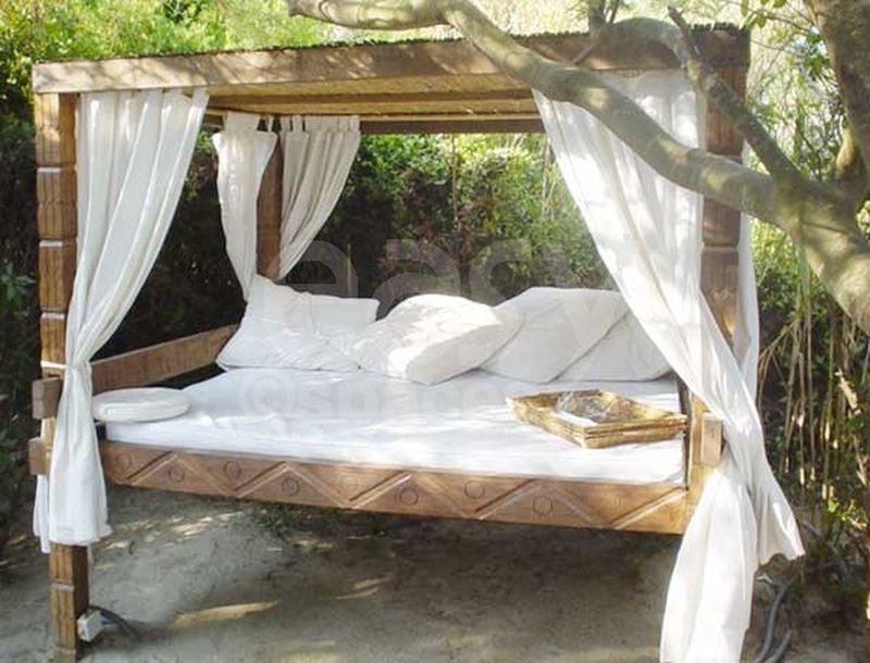 REPERAGES PHOTOS ET TOURNAGES PLAGES PRIVEES ENTRE TOULON ET SAINT-TROPEZ