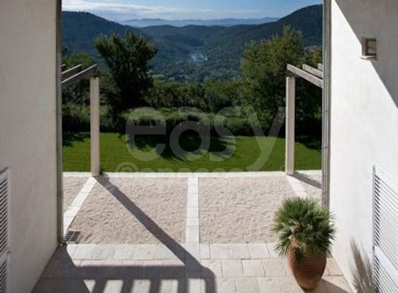 location de lieux de tournages et  décors de films st tropez cannes  cote d ' azur