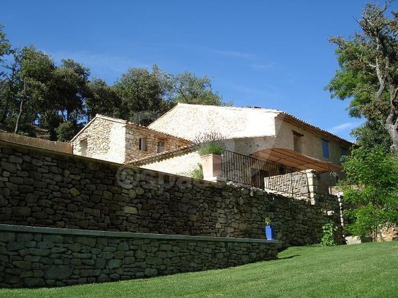 location de décors pour prises de vues luberon