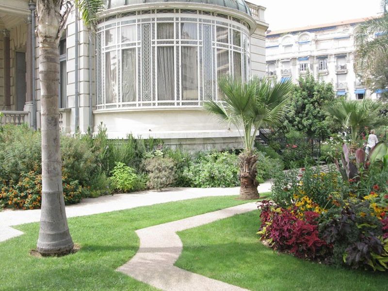 location de lieu avec grands espaces, jardins pour cinema en region provence alpes cote d'azur nice