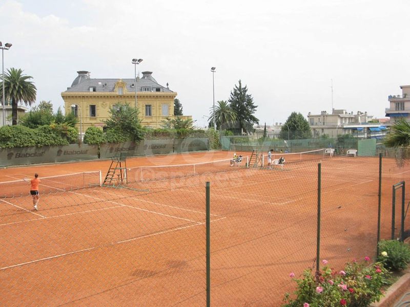louer des terrains de tennis pour les tournages en région provence alpes côte d ' azur nice
