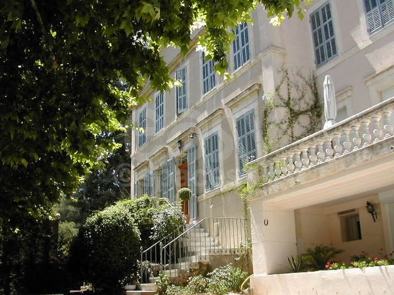 location de lieu pour catalogue de meubles de jardin près de marseille