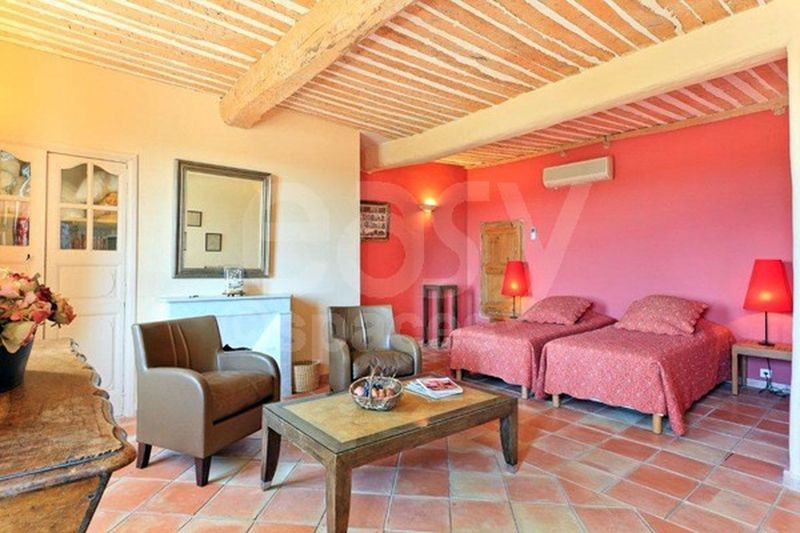 Location de lieu avec jardin vert pour prod photo sud de la france