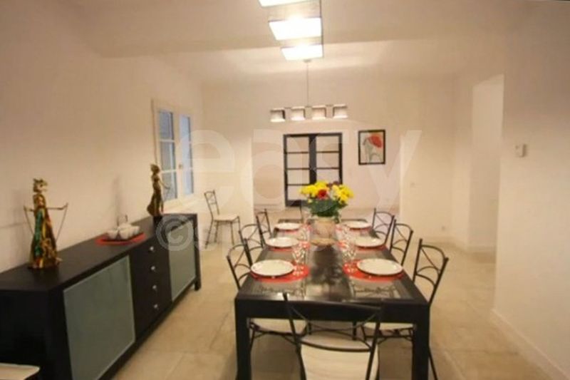 location belle demeure avec grands jardins verts et piscine sud de la france