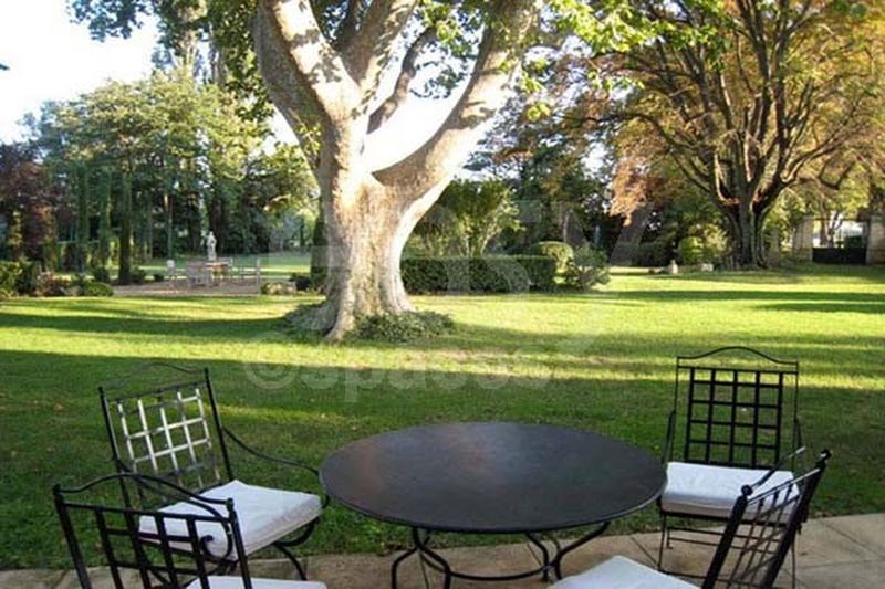 Location de décors pour tournage de film Arles