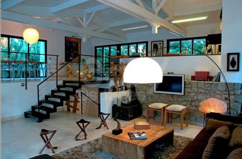 location de luxe avec piscine et grand sjour spacieux pour productions photos saint tropez var cote d'azur