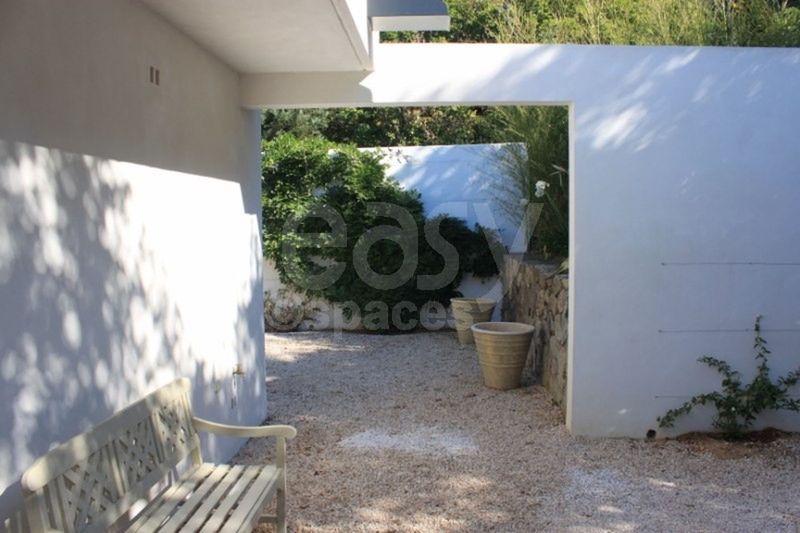 Maison à louer pour tournages photos avec piscnine et verdure PACA var 83