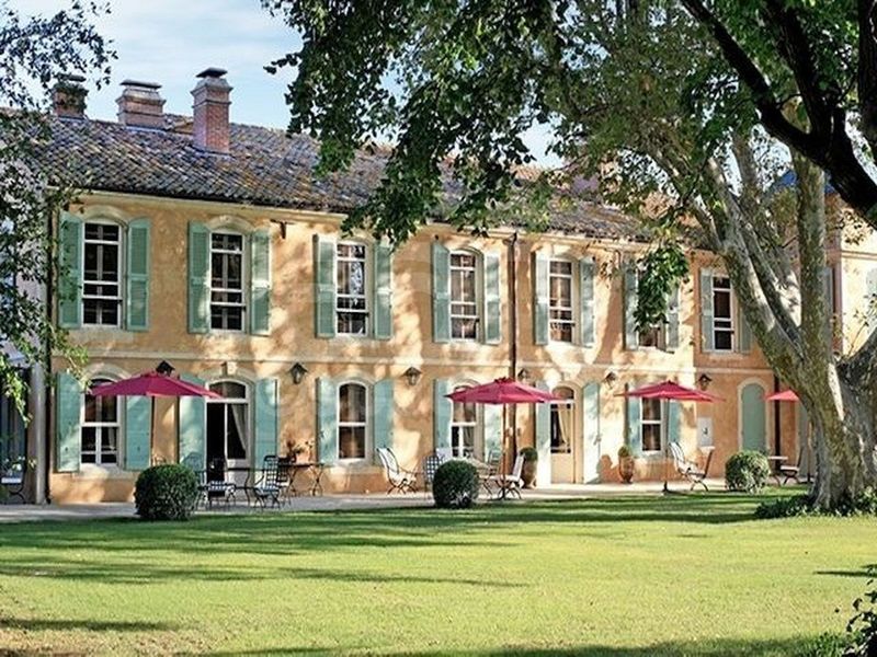 Louer un mas en pierre pour une production photo