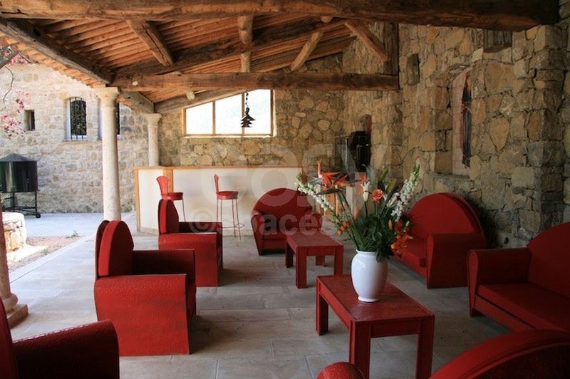 Louer une maison en pierres pour prises de vue en région PACA