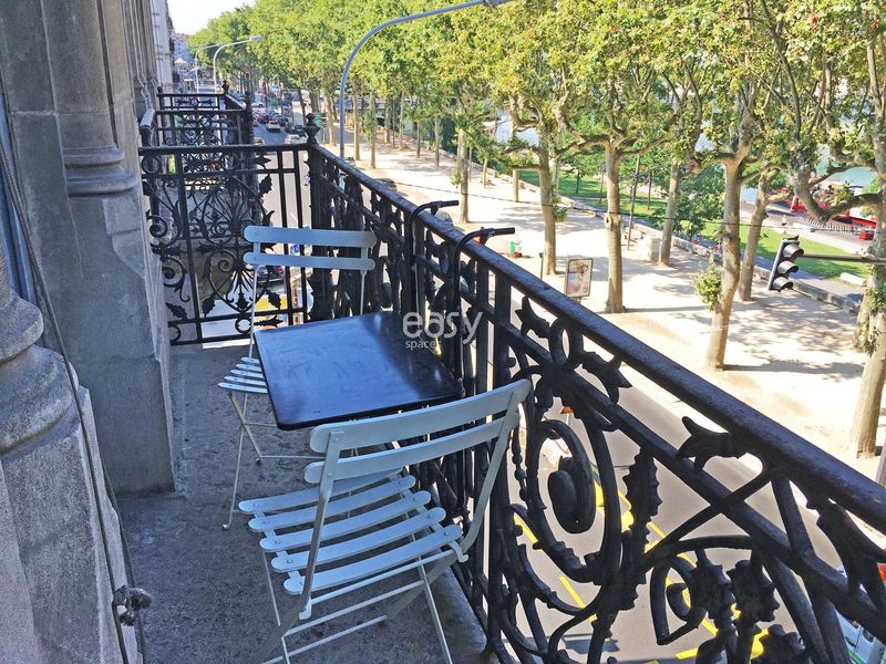 décor avec balcon sur lyon