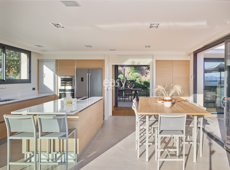 Location de villa moderne pour tournage saint tropez Var