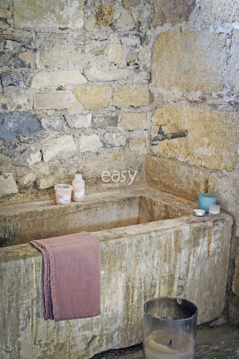 mas en pierre pour photos