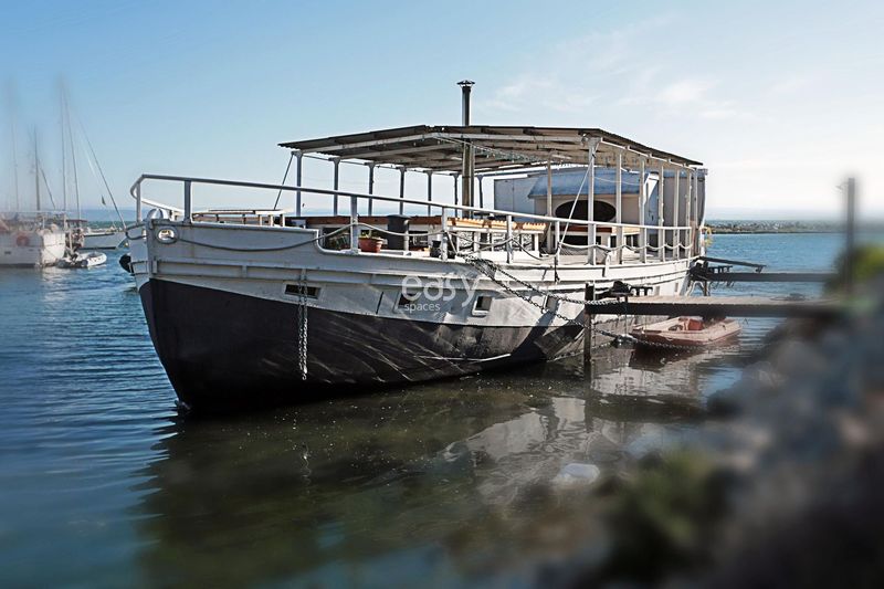 louer un bateau de pécheur pour lancement de produit