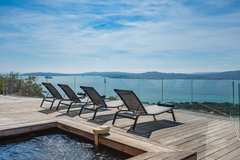 villa avec terrasses vue mer pour prod photos